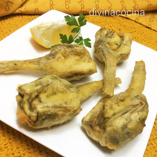 Alcachofas rebozadas en Alcachofas rebozadas con pechuga de pollo y jamón