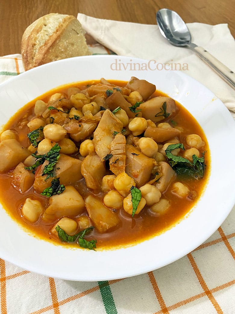 garbanzos con chocos menudo de chocos