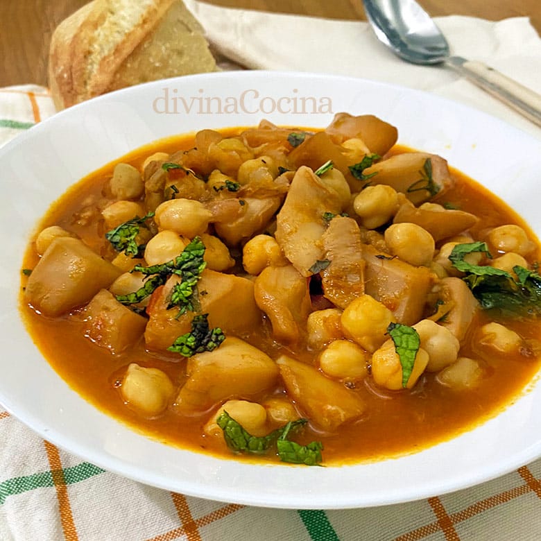 garbanzos con chocos menudo de chocos