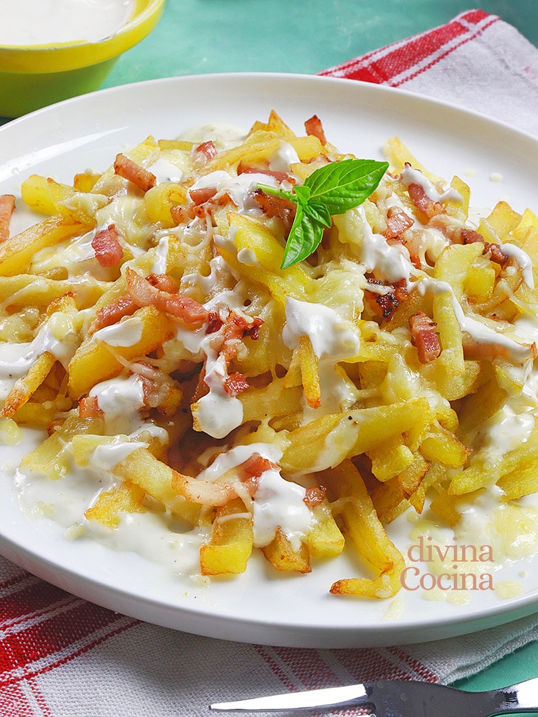 patatas foster con queso y bacón