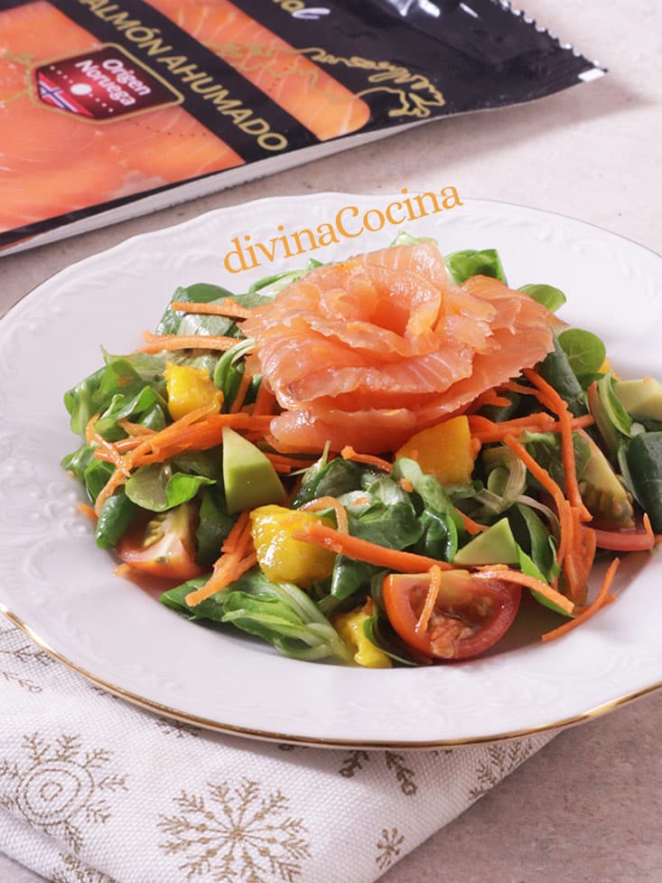 ensalada de salmon ahumado con aguacate y mango 