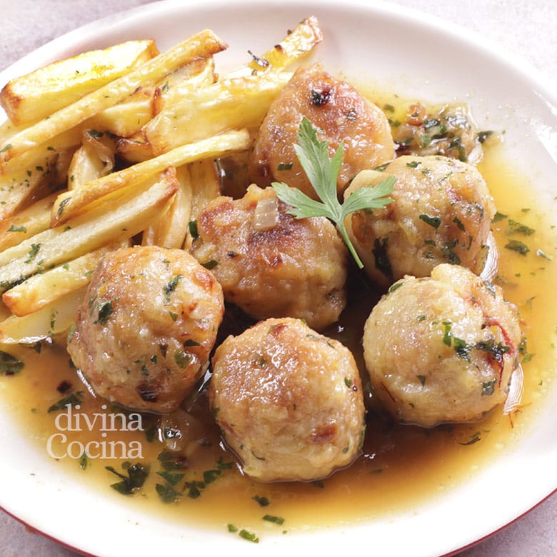 albondigas de pescado en salsa verde