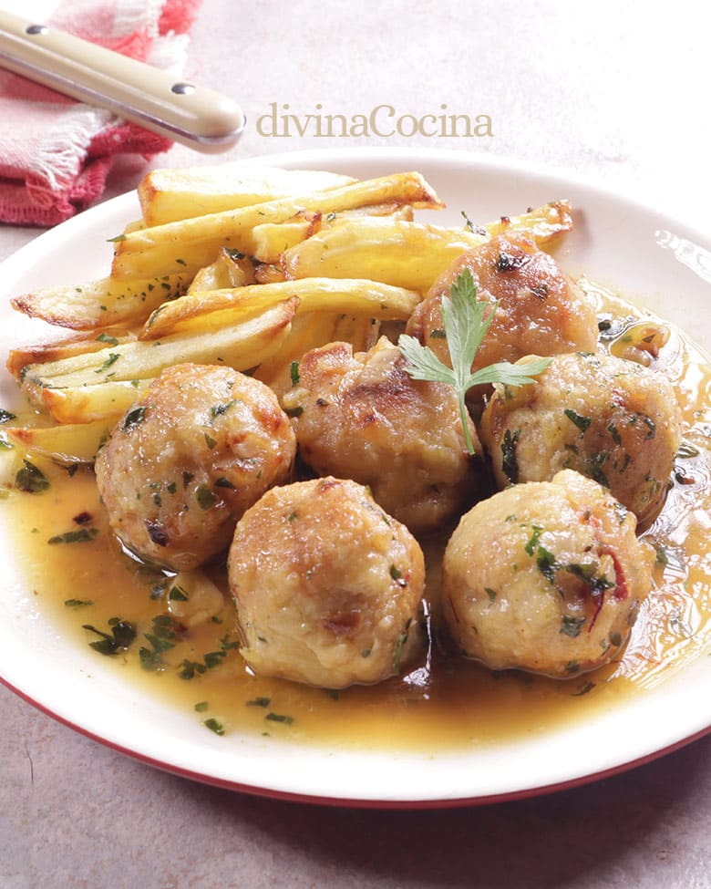 albondigas de pescado en salsa verde