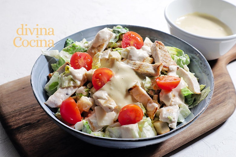 Ensalada César con pollo - Receta de DIVINA COCINA