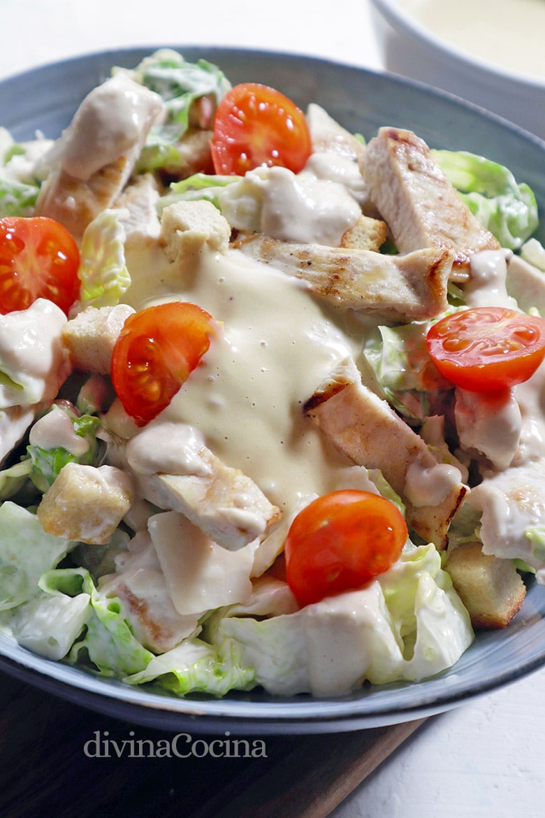 Ensalada César con pollo - Receta de DIVINA COCINA