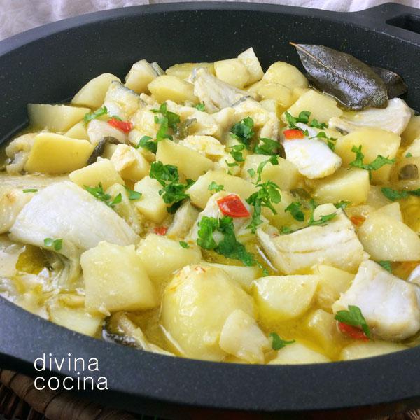 bacalao con patatas en amarillo