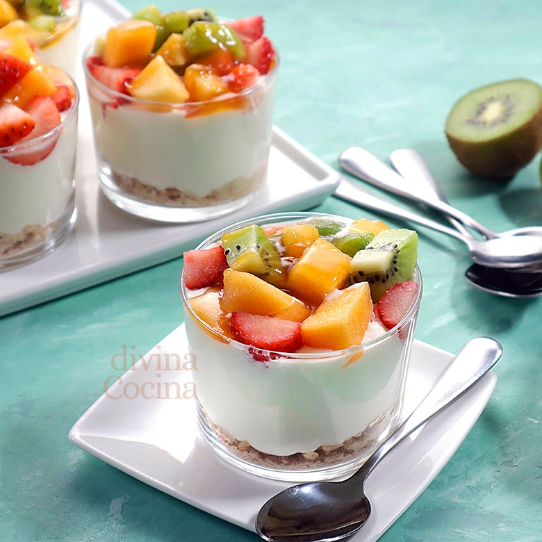 crema de yogur y frutas