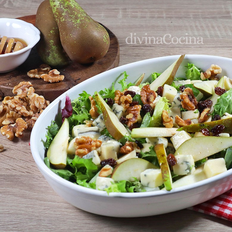 ensalada de pera y queso azul