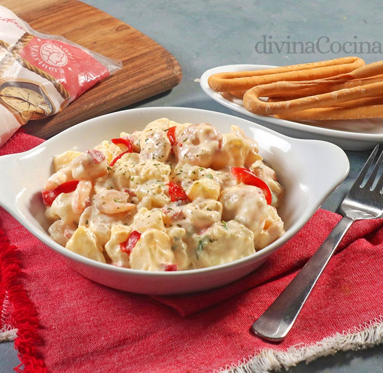 ensaladilla de gambas con alioli