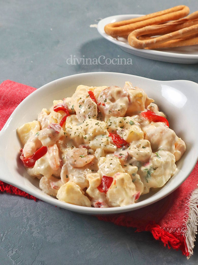 ensaladilla de gambas con alioli