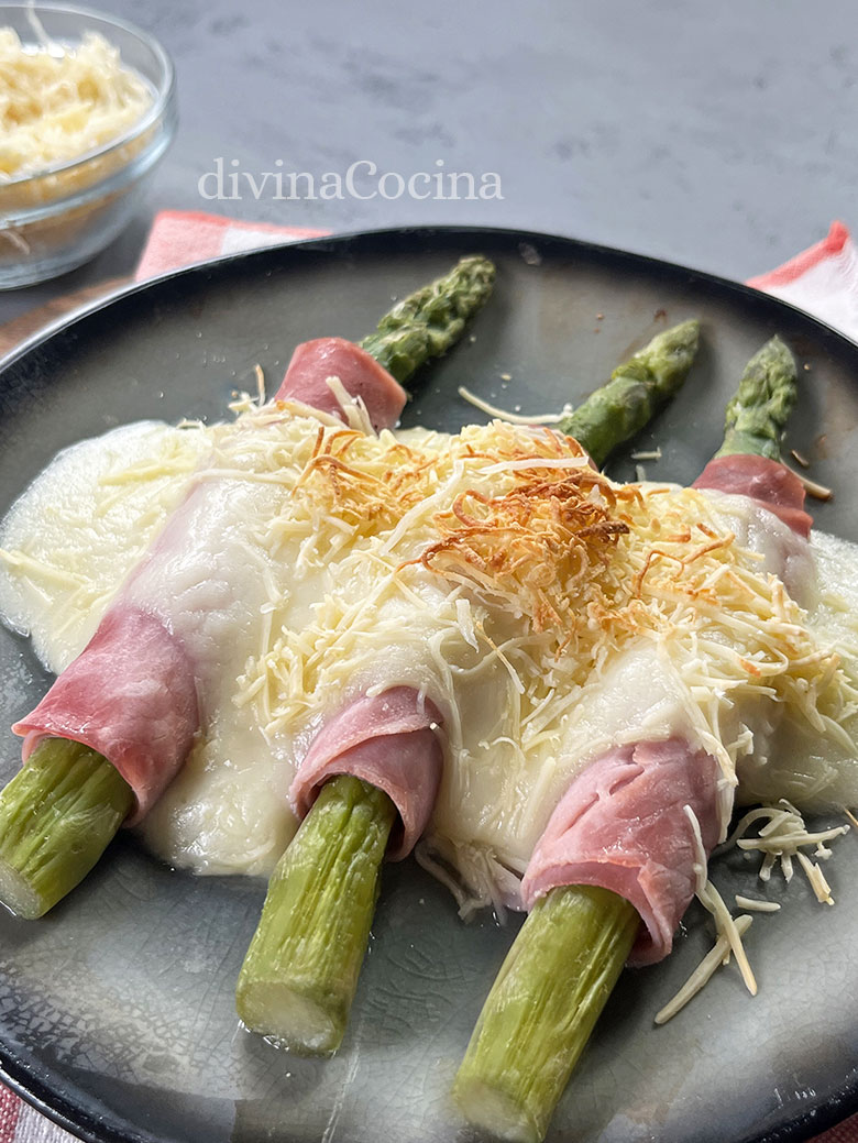 rollitos de espárragos gratinados