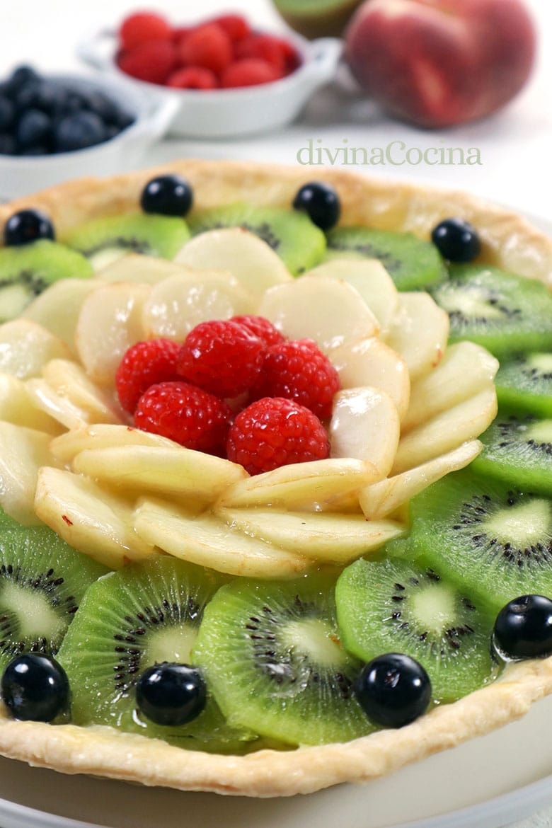 tarta crema frutas