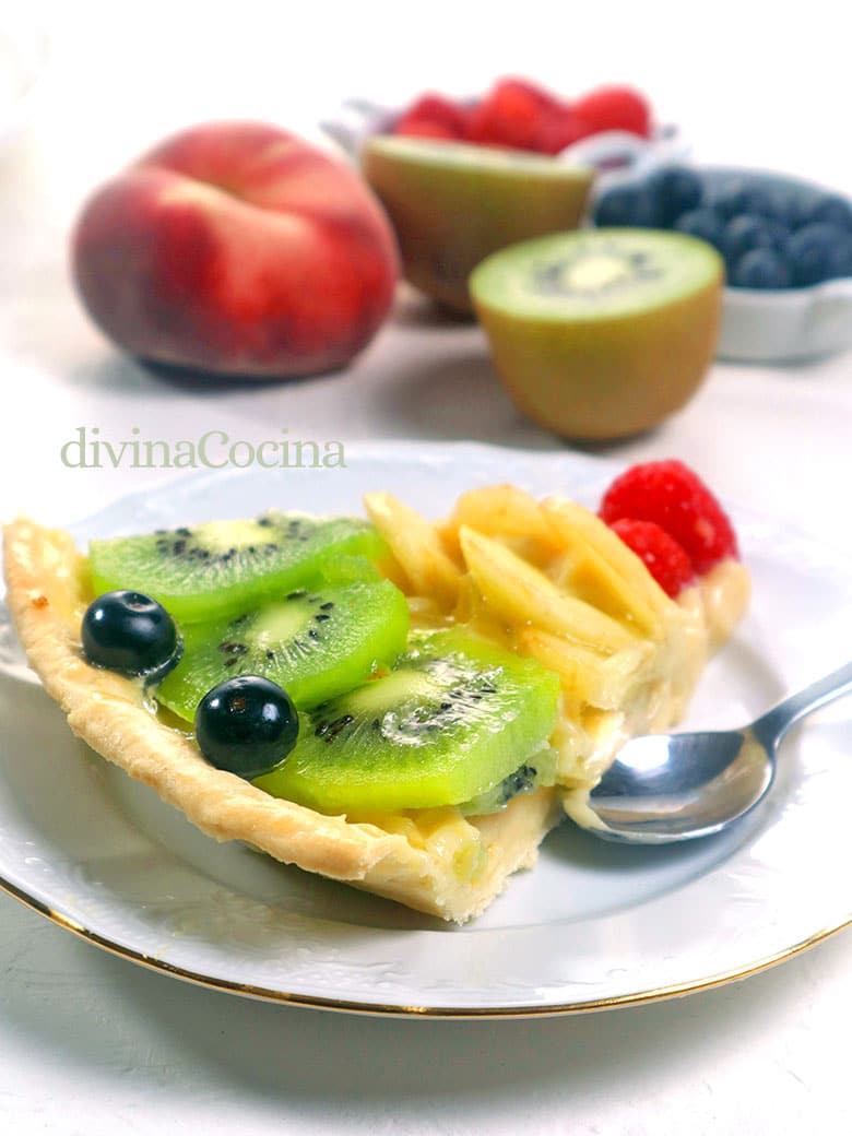 tarta de crema y frutas