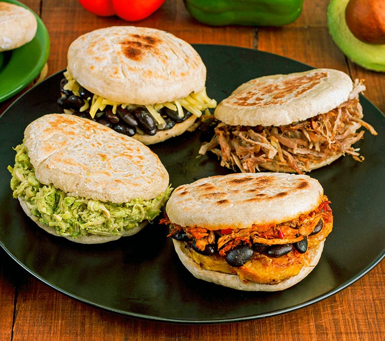 surtido de arepas rellenas