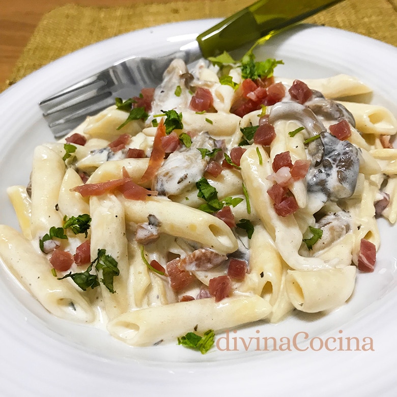 macarrones con jamon y setas