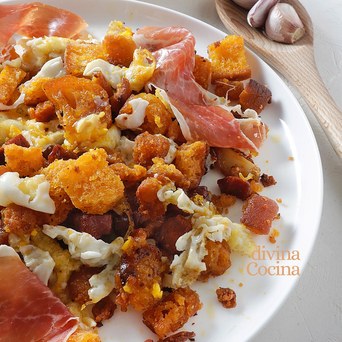 migas con huevos rotos y jamon