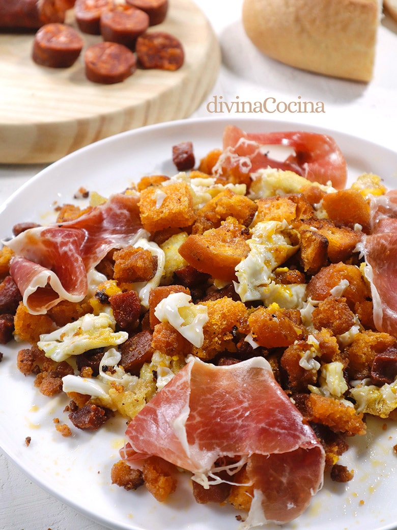 migas huevos rotos jamon