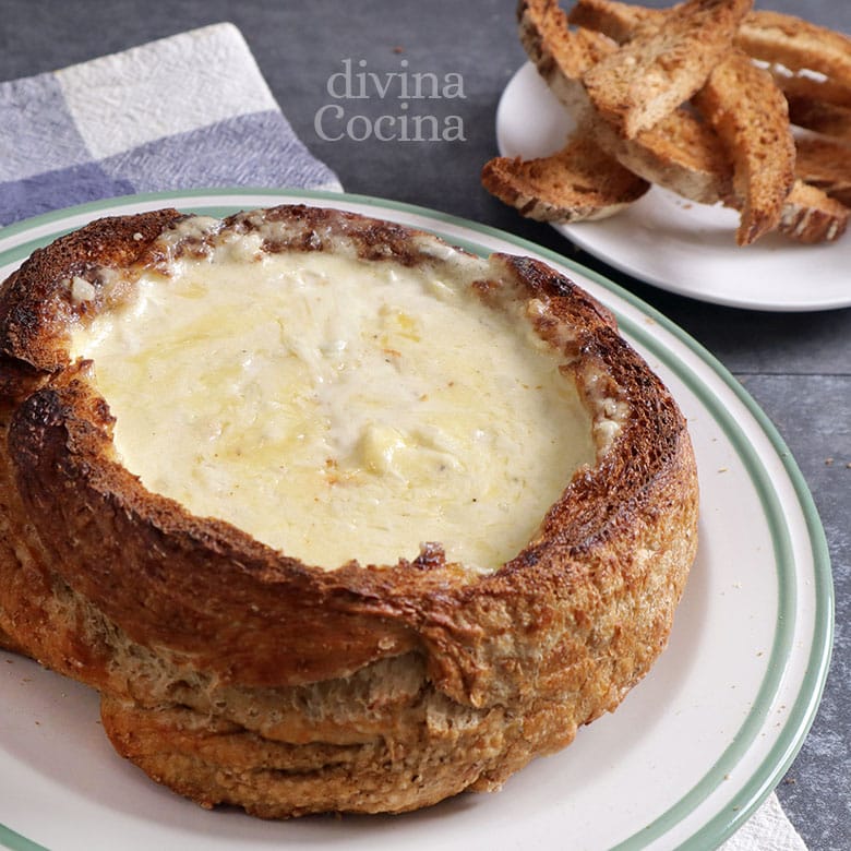 fondue queso hogaza pan