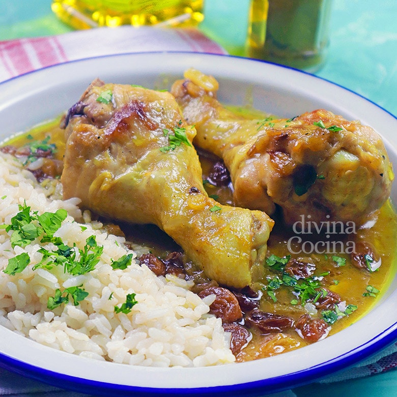 pollo guisado al curry con pasas