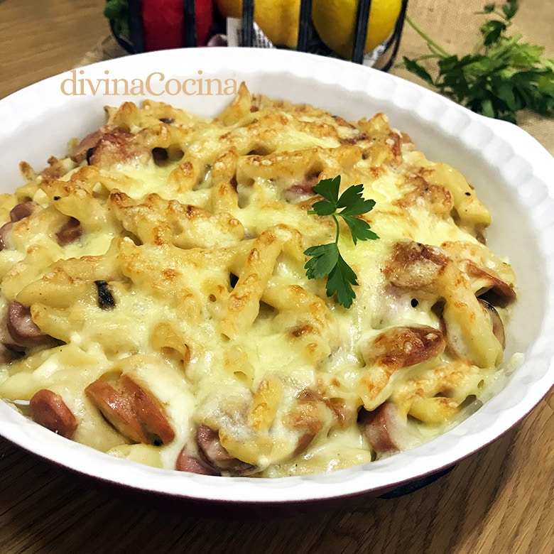 macarrones con salchichas gratinados