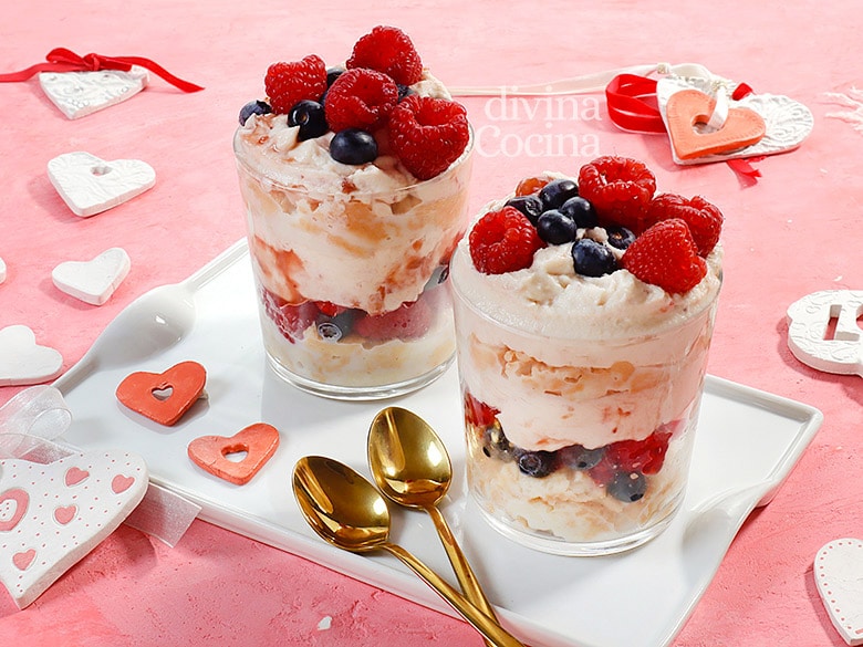 vasitos de tiramisu de frutos rojos