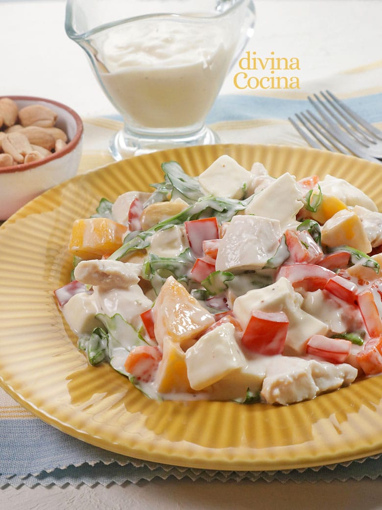 ensalada de pollo melocoton y almendras