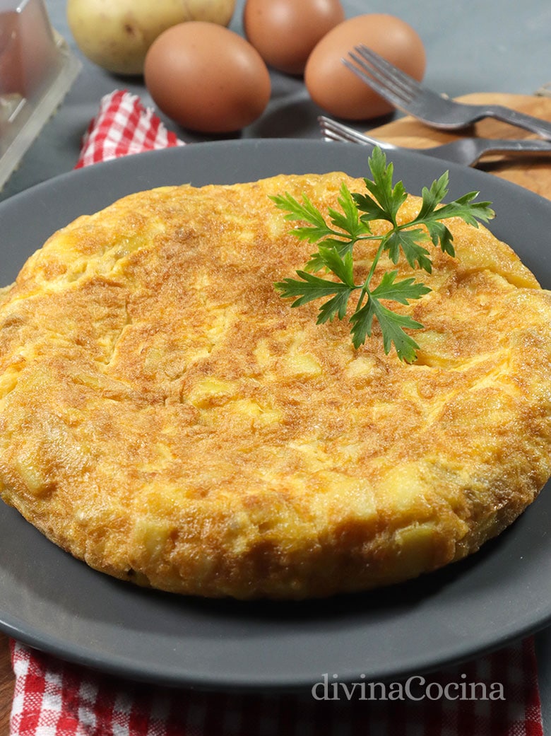 Tortilla de patatas, receta clásica, trucos y consejos 105