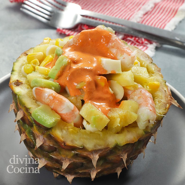 Piña rellena de marisco - Receta de DIVINA COCINA