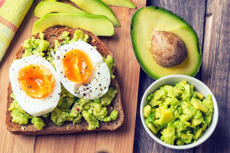 Tostadas con aguacates para desayunos o brunch 93