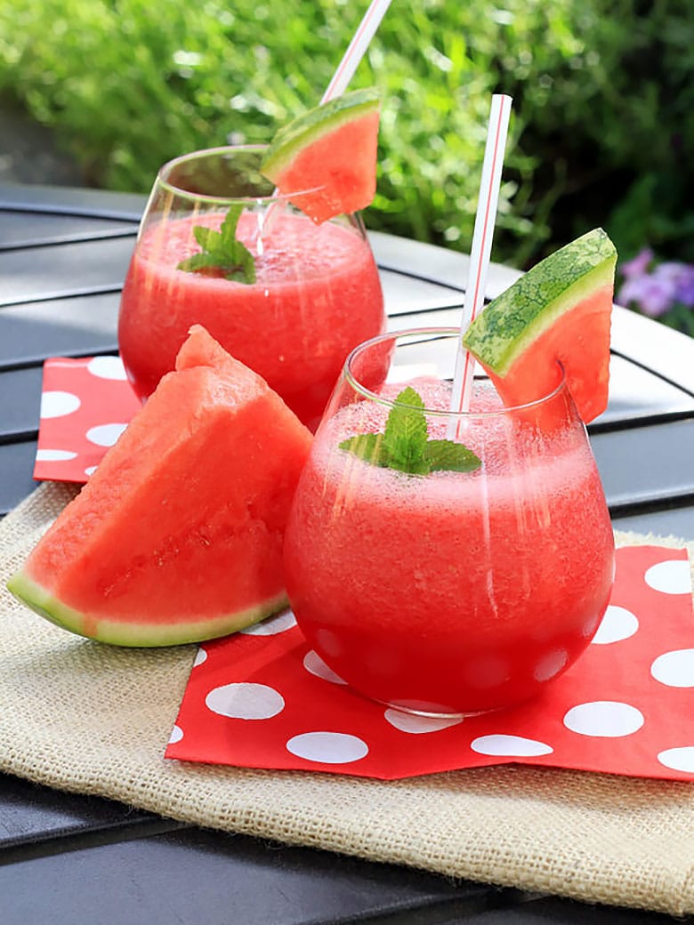 agua fresca de sandia y hierbabuena