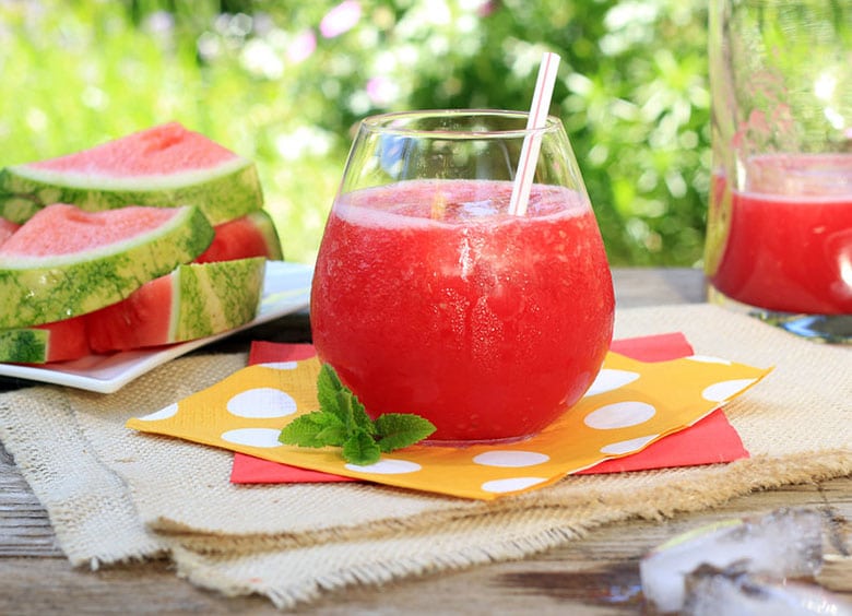 agua fresca de sandia y hierbabuena