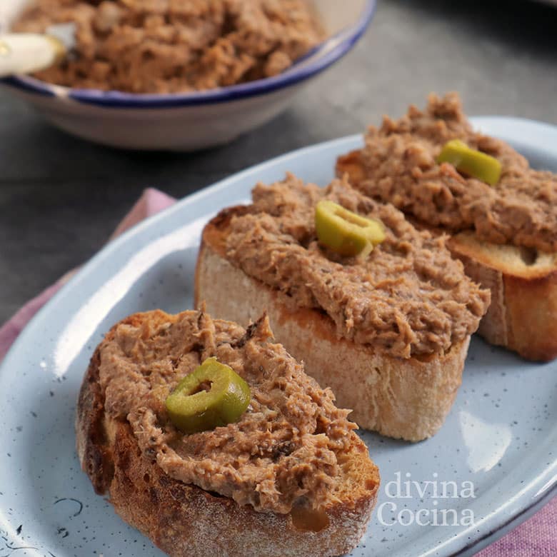 pate de sardinas con sardinas de lata