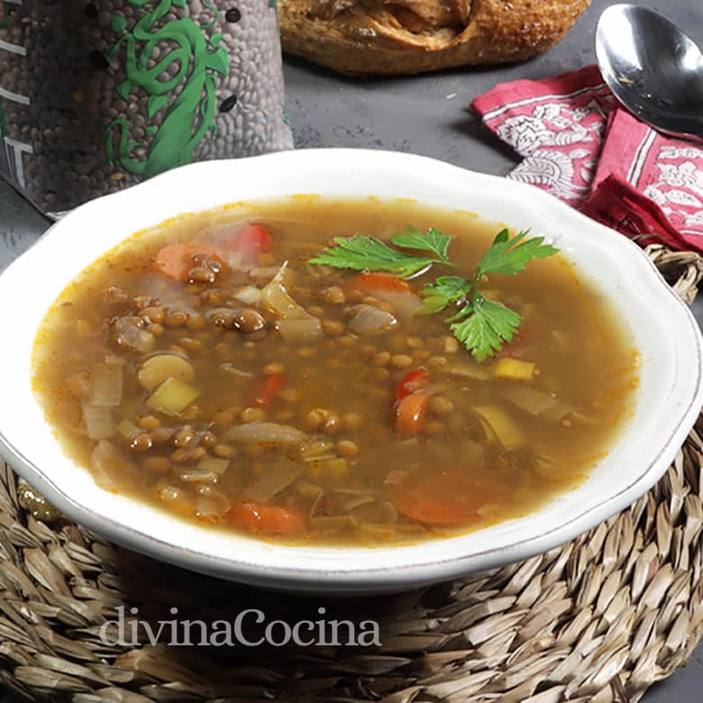 sopa de lentejas con verduras y especias