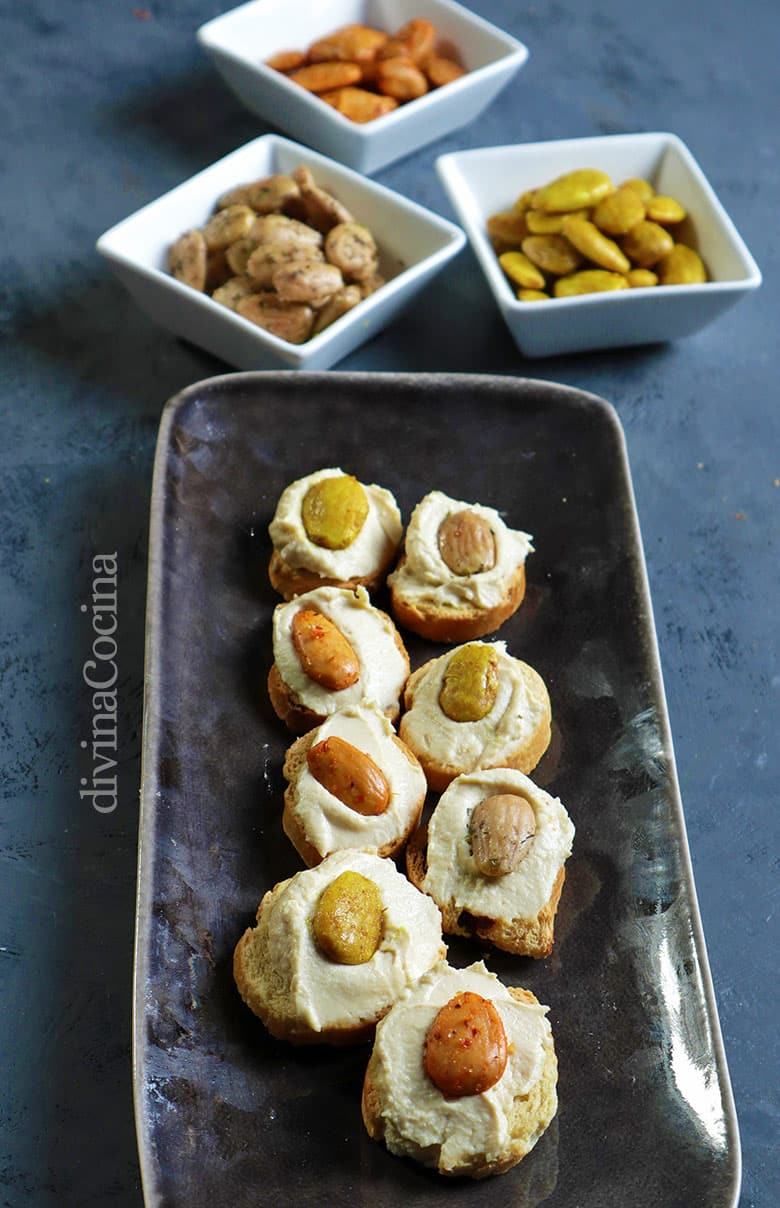 canapes veganos de hummus con almendras