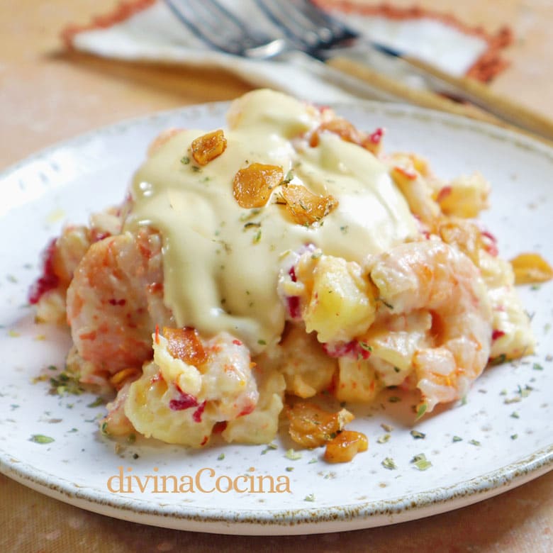 ensaladilla de gambas al ajillo