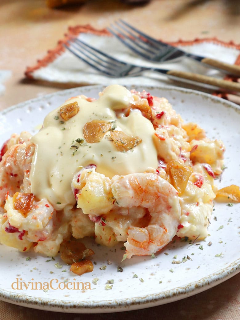 ensaladilla de gambas al ajillo