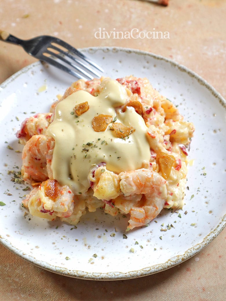 ensaladilla de gambas al ajillo