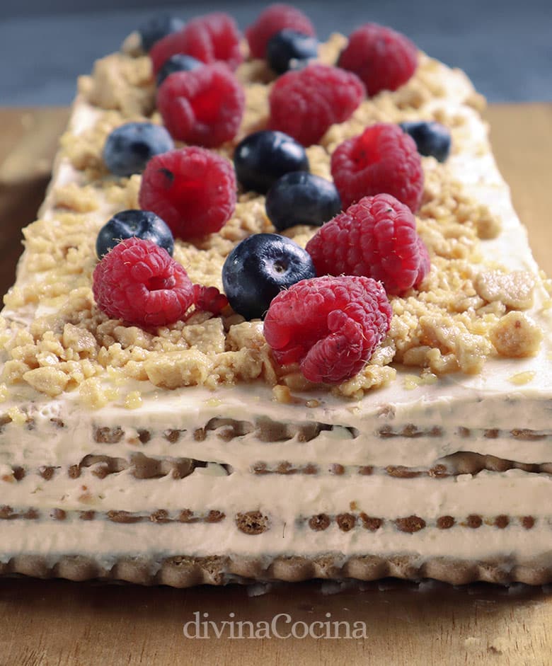 tarta de turron y galletas