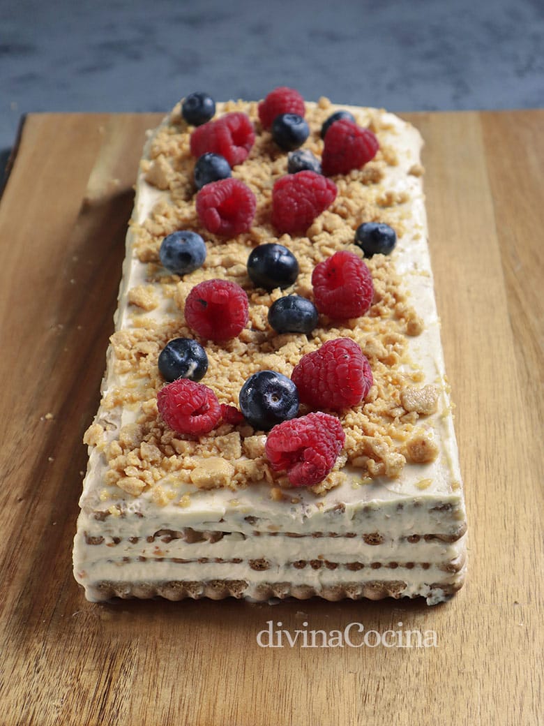 tarta de turron y galletas