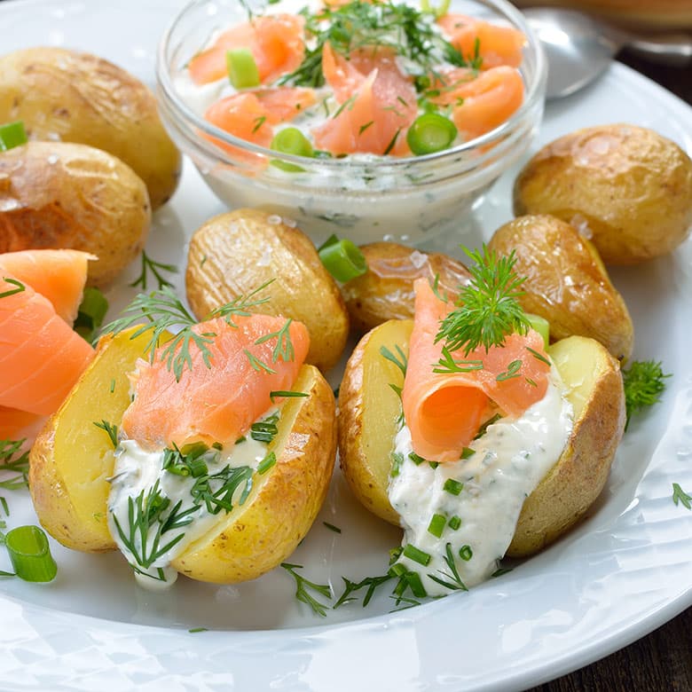 crema agria o sour cream con salmon ahumado