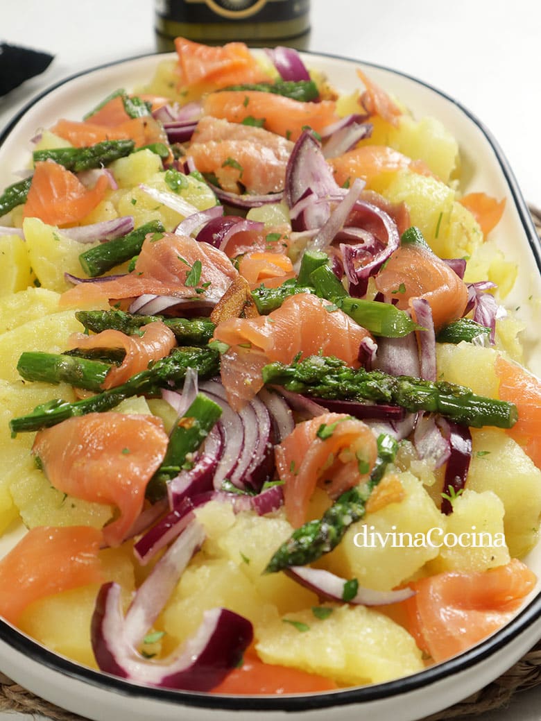 ensalada de patatas con salmon y esparragos