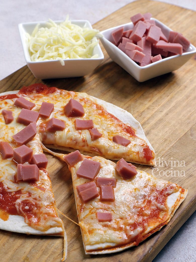 pizza con tortillas mexicanas