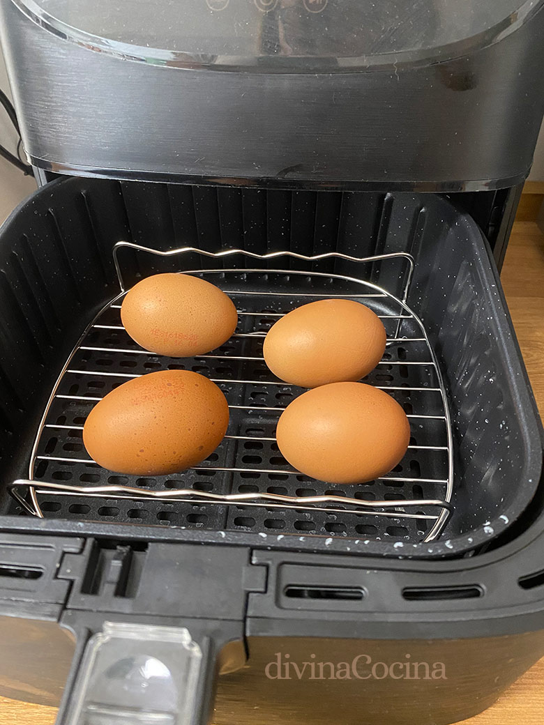 como cocinar huevos en freidora de aire