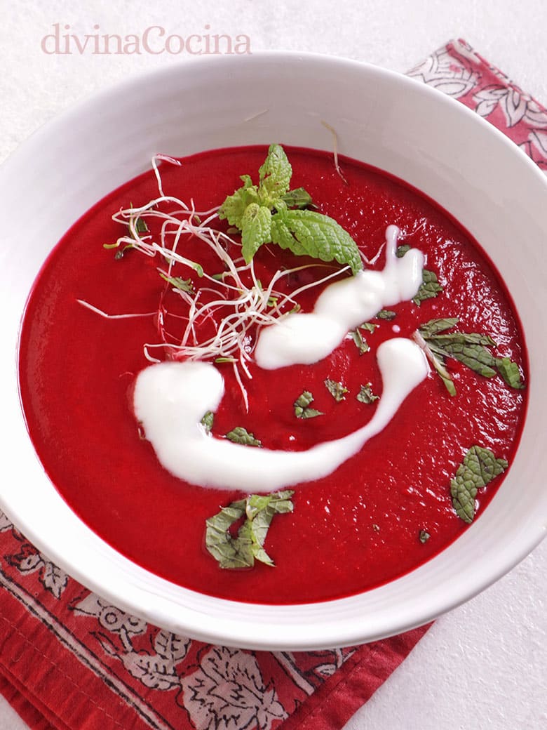 gazpacho de remolacha y yogur