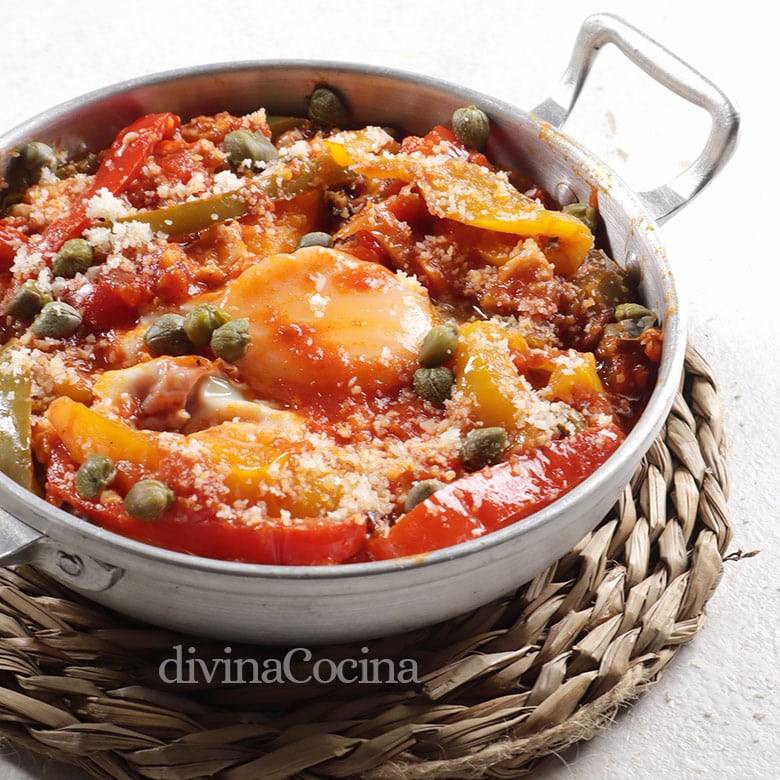 peperonata italiana con huevos