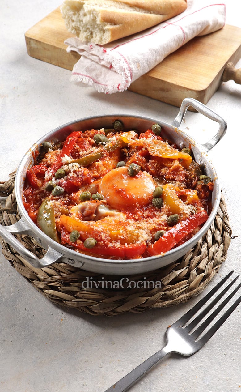 peperonata italiana con huevos