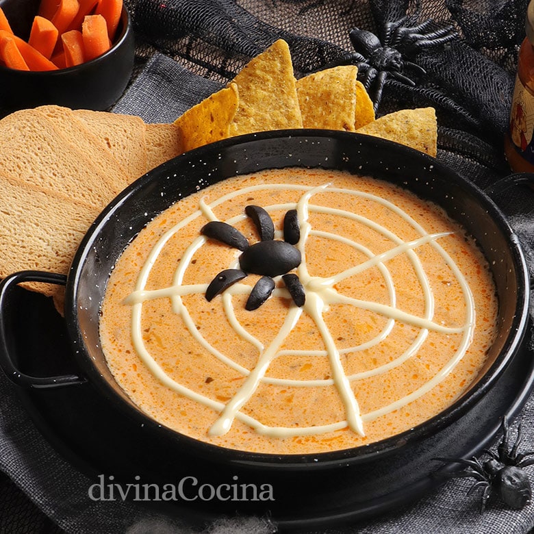 dip para halloween con queso y pesto rojo 