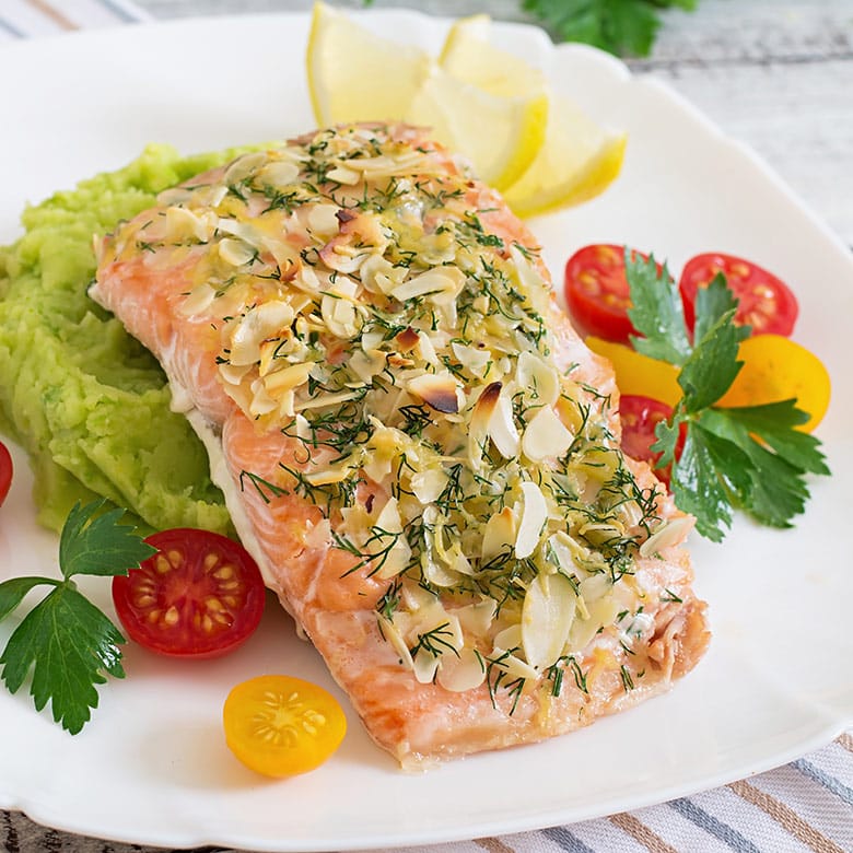 salmon con costra de frutos secos