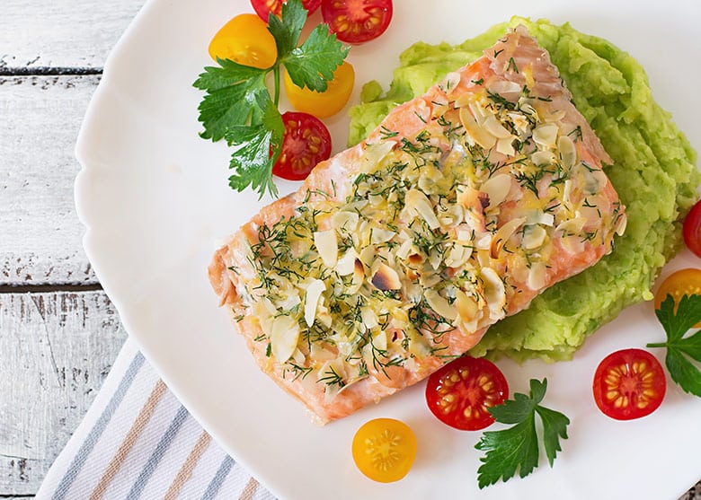 salmon con costra de frutos secos