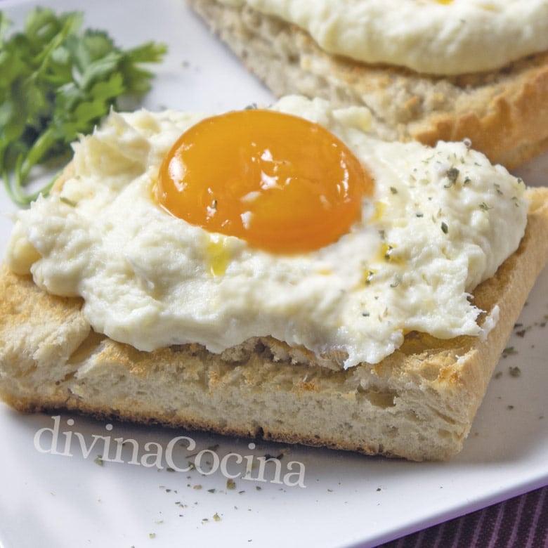 tosta de brandada de bacalao con yema curada